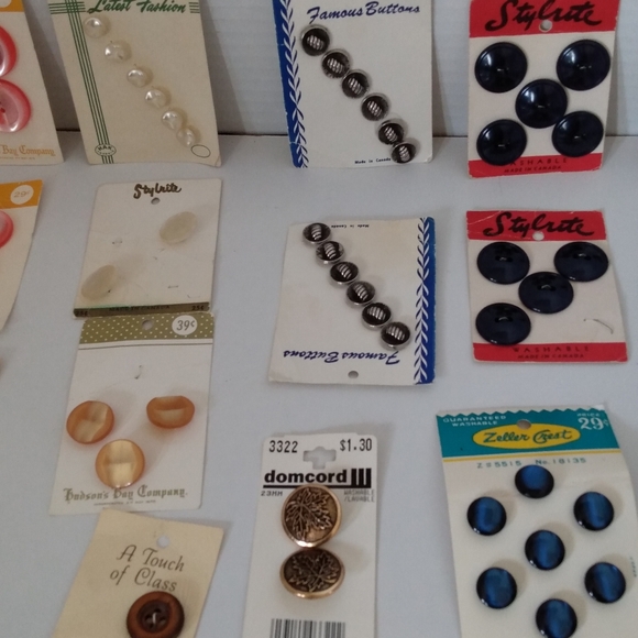 A Lot of Vintage Buttons - Picture 4 of 5